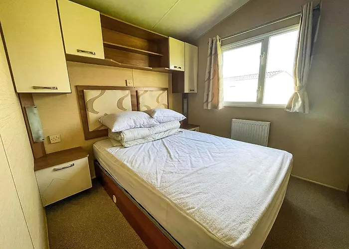 Modern Caravan With Wifi At St Osyth Beach Holiday Park In Essex Ref 28010Kv