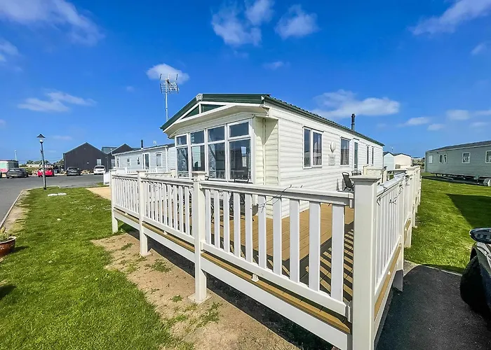 Modern Caravan With Wifi At St Osyth Beach Holiday Park In Essex Ref 28010Kv