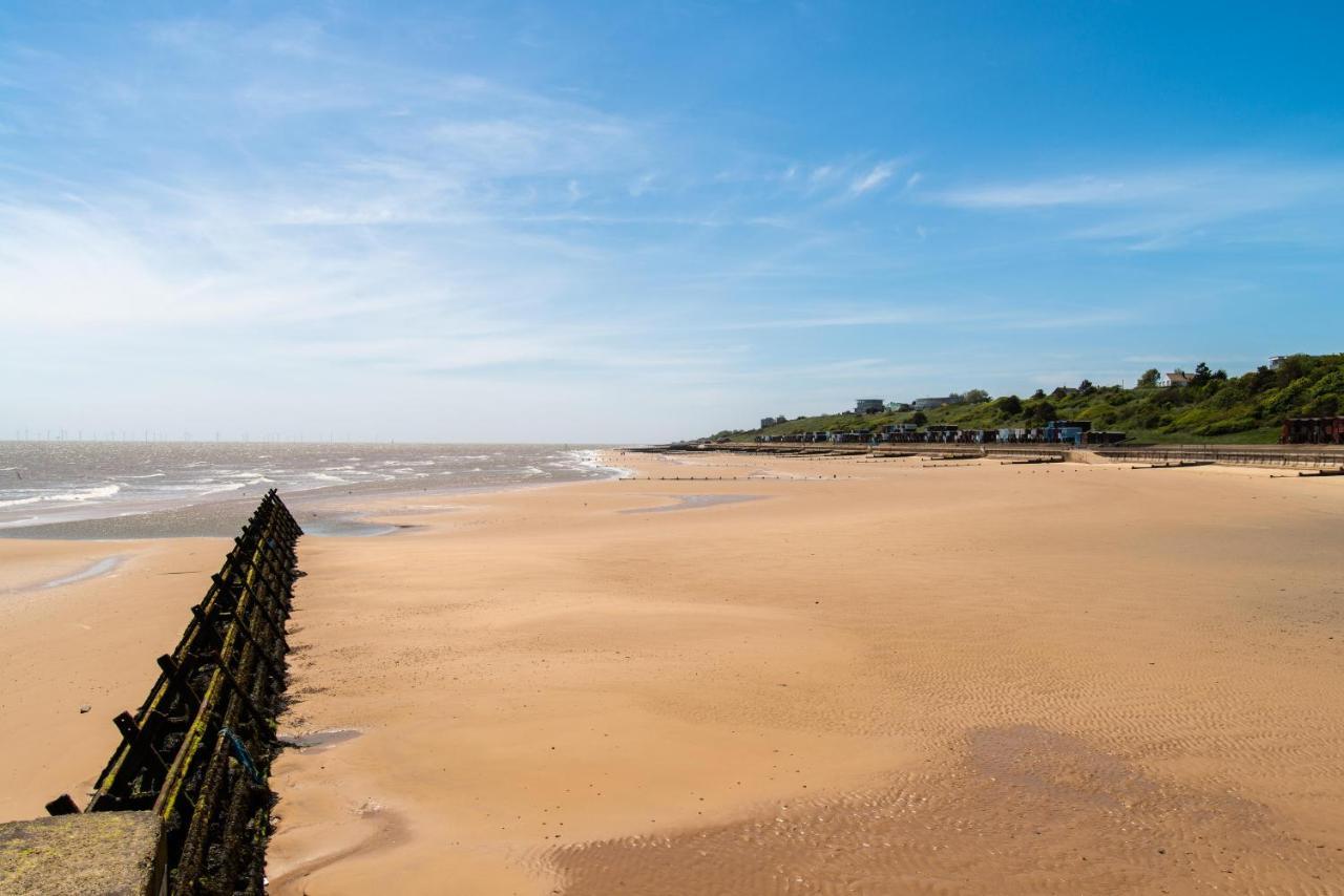 Modern Caravan With Wifi At St Osyth In Essex Ref 28010kv Camping *