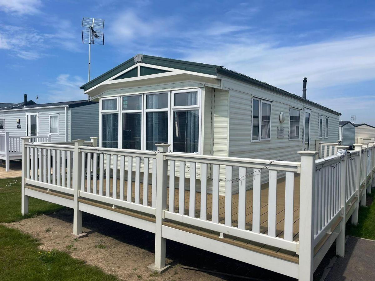 Modern Caravan With Wifi At St Osyth In Essex Ref 28010kv Camping
