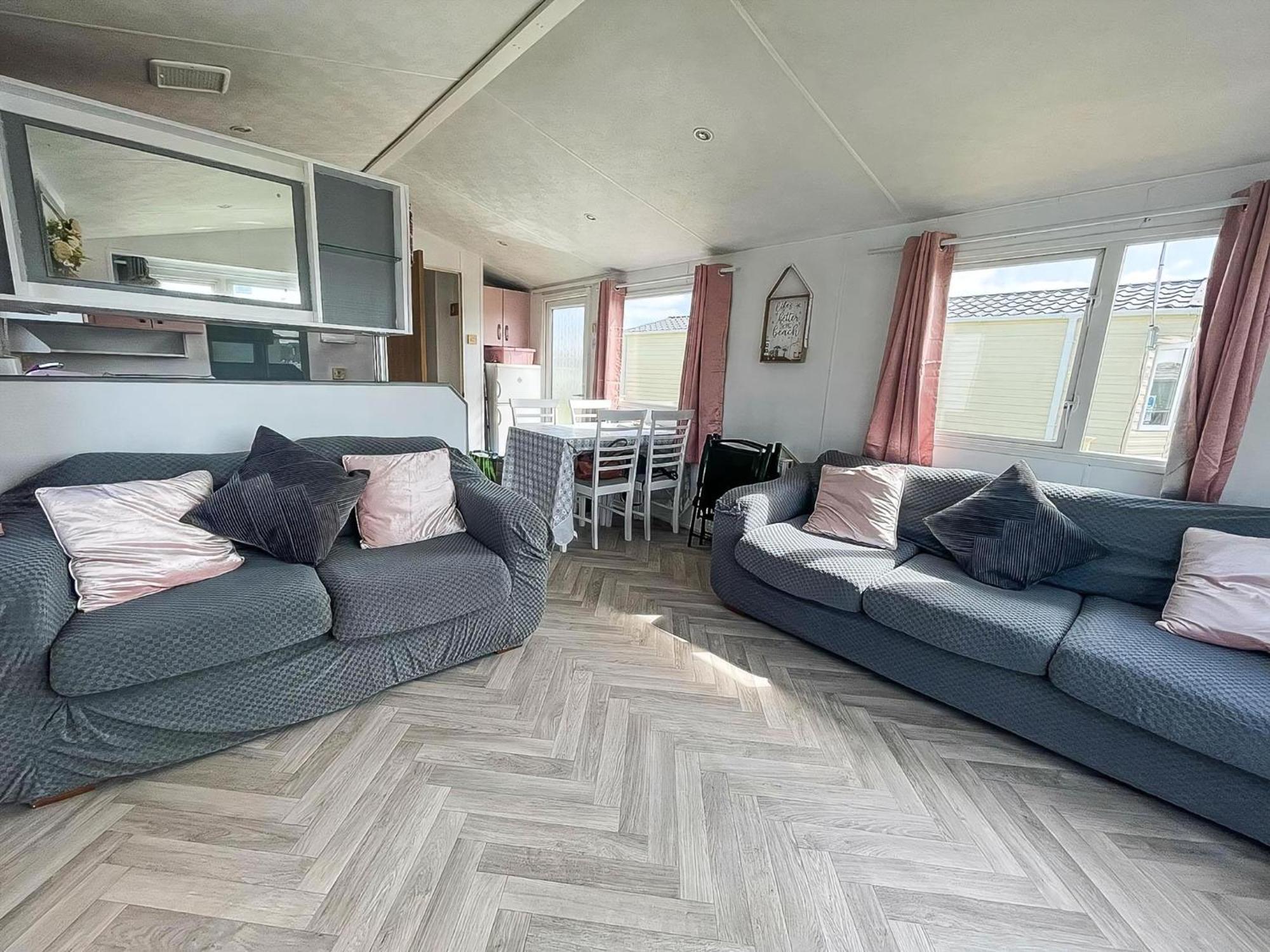 Camping Modern Caravan With Wifi At St Osyth In Essex Ref 28010kv Clacton-on-Sea