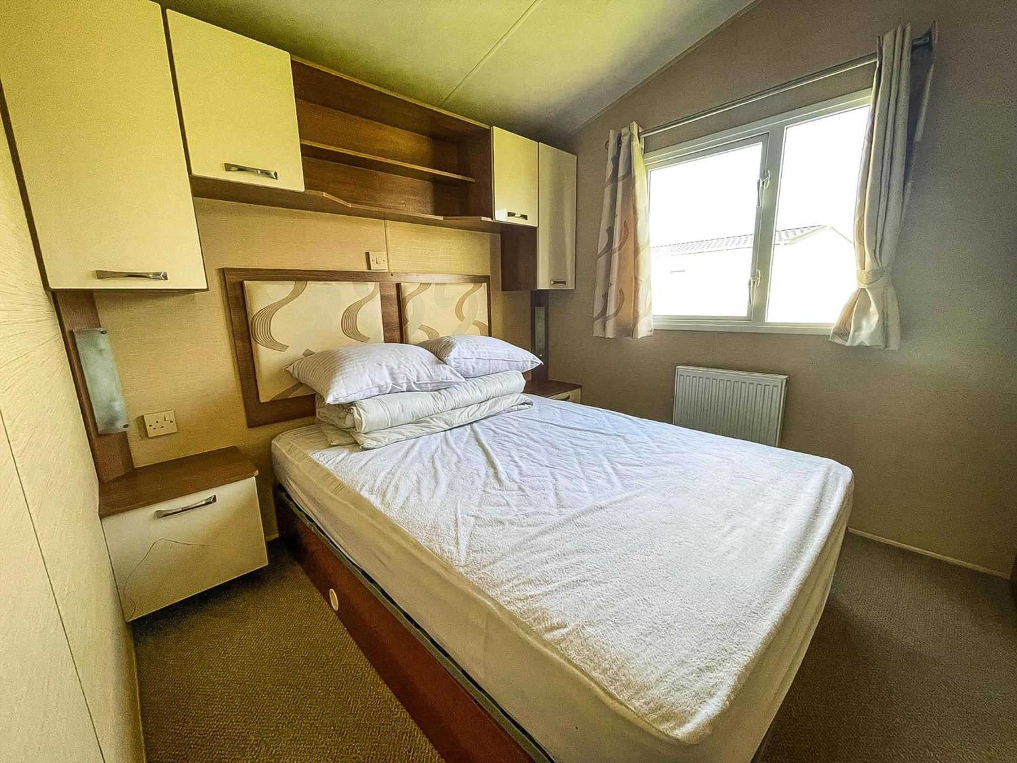 Camping Modern Caravan With Wifi At St Osyth In Essex Ref 28010kv *